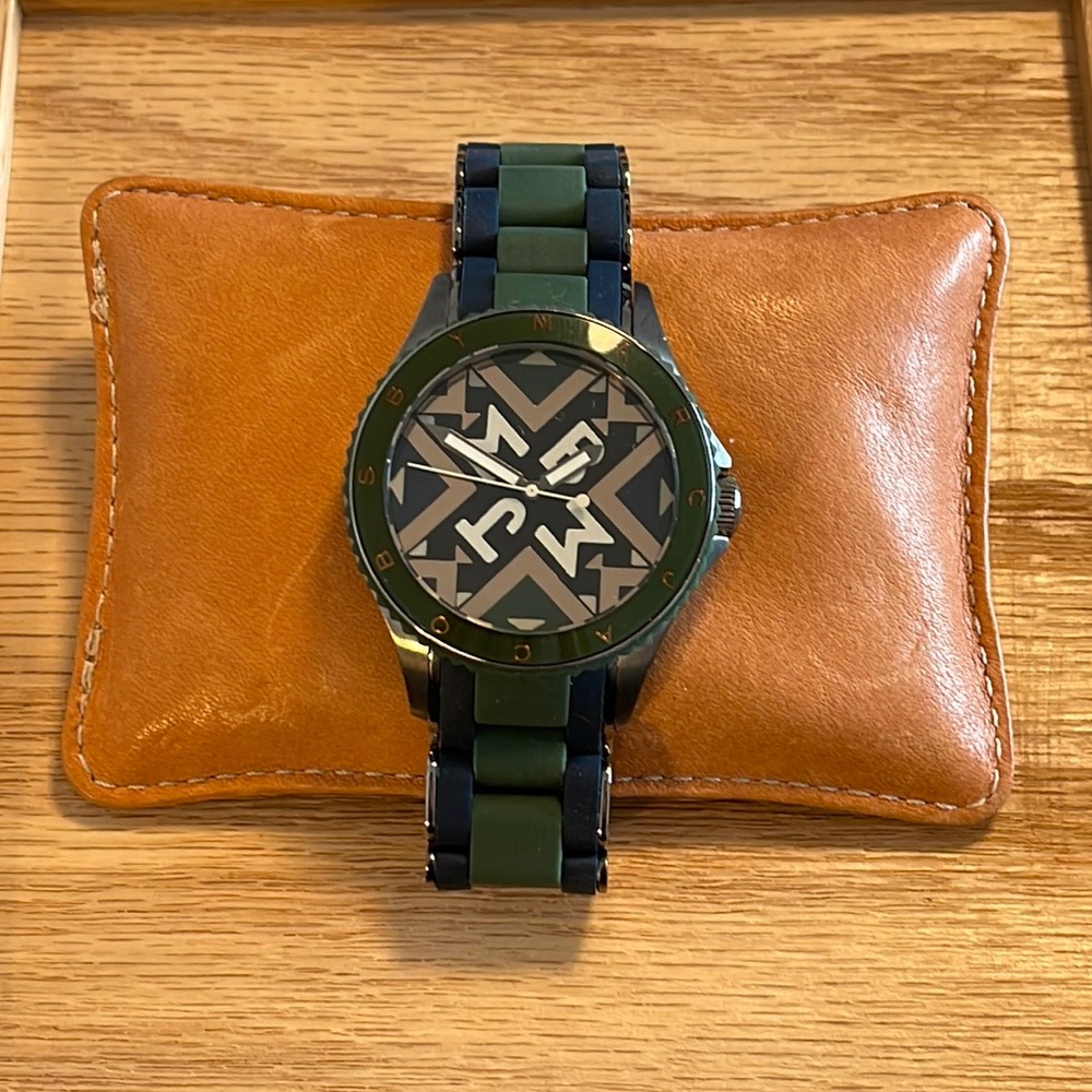 Marc by Marc Jacobs MBM8600 Women's Rubber & Steel Bracelet Watch